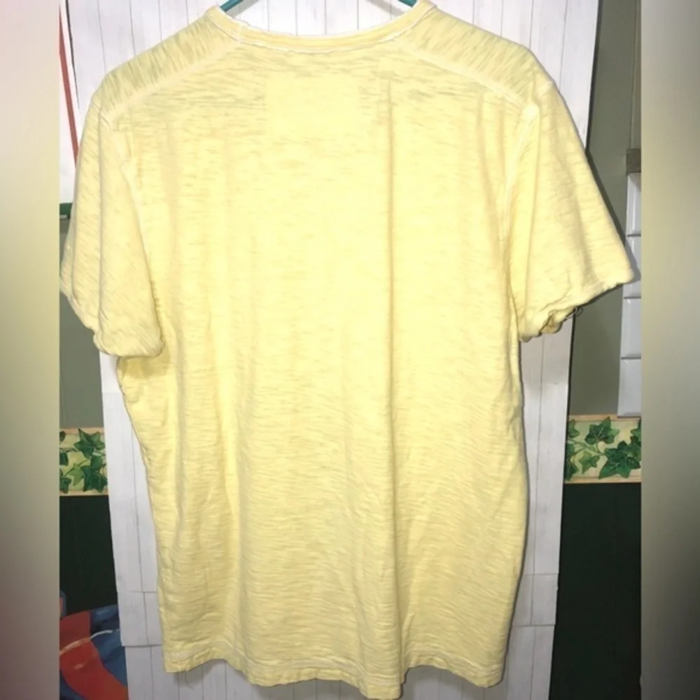 ♈️Guess Yellow Slub Knit V-Neck Textured Short Sleeve Tee - Picture 9 of 11